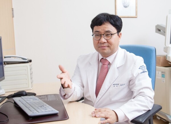 유승돈 교수가 근감소증에 대해 설명하고 있다. 사진:강동경희대병원